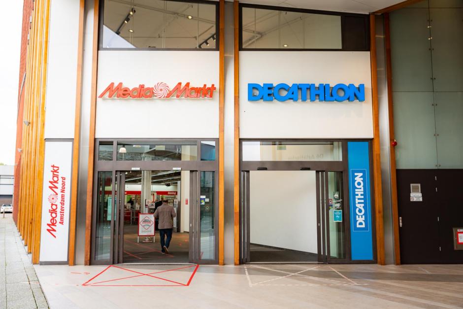 MediaMarkt and Decathlon in Amsterdam sold