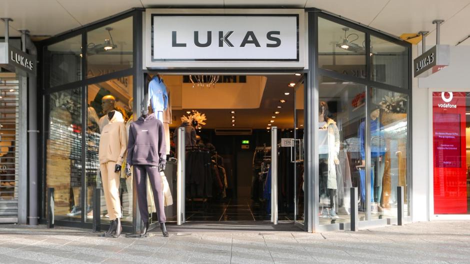 Lukas Fashion in Amsterdam Noord Buikslotermeerplein Boven 't Y