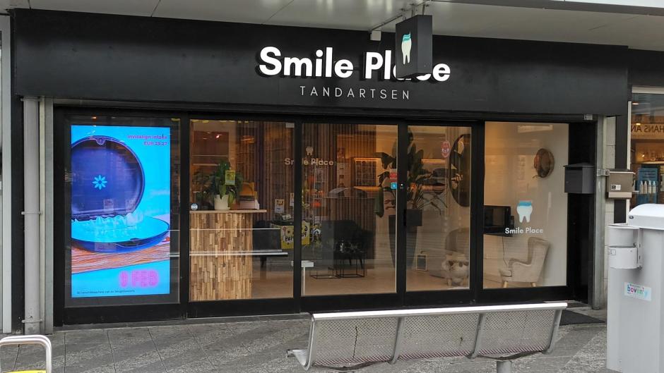Logo smile place tandartsen winkelcentrum boven 't y amsterdam noord buikslotermeerplein